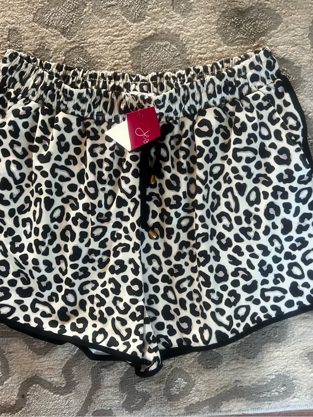 NWT womens size XXL Leopard Print shorts